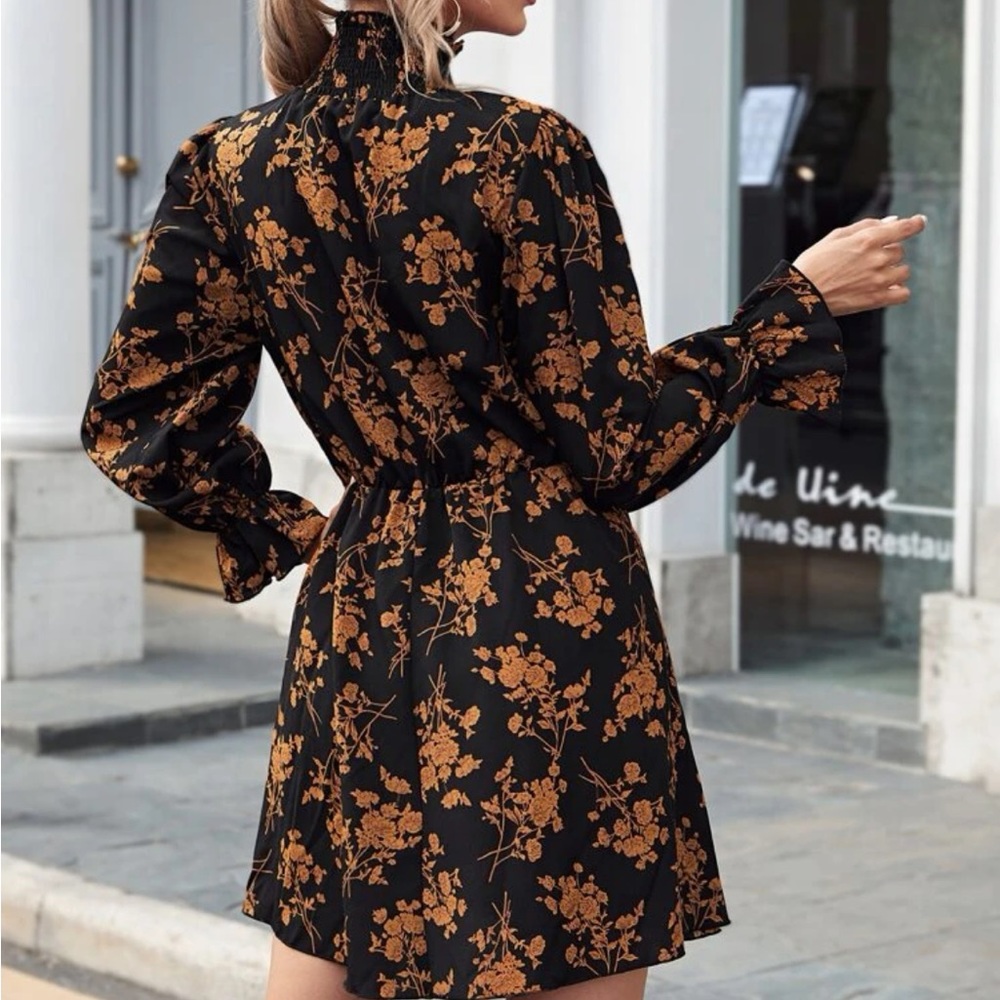 Hi-neck Fall Dress - Picture 3 of 4